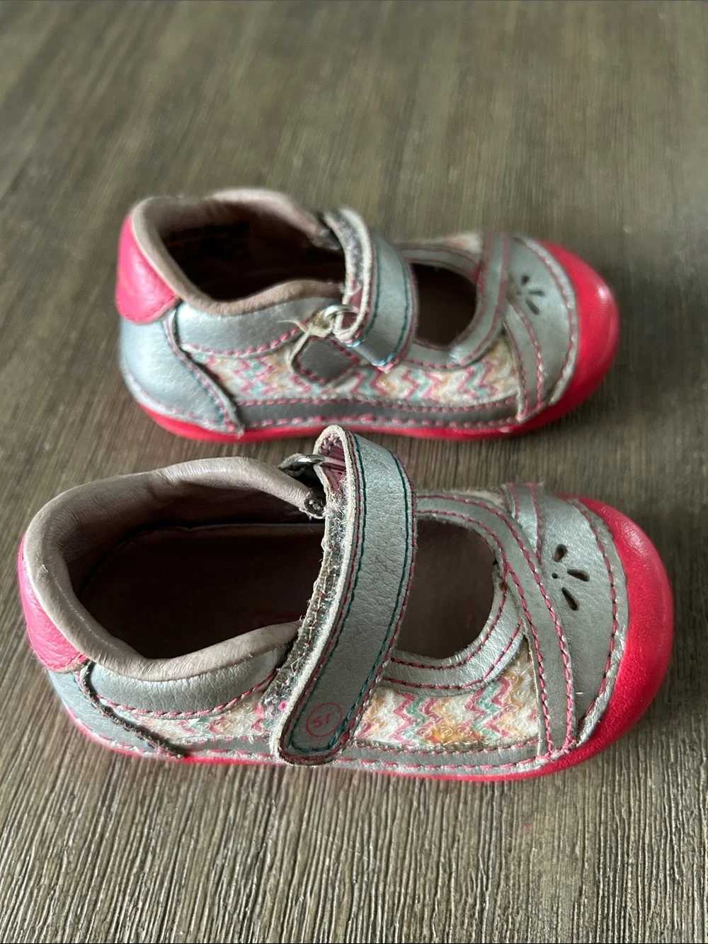 Stride Rite Girls Silver and Coral Mary Janes, Sz. 3.5, Good Condition.